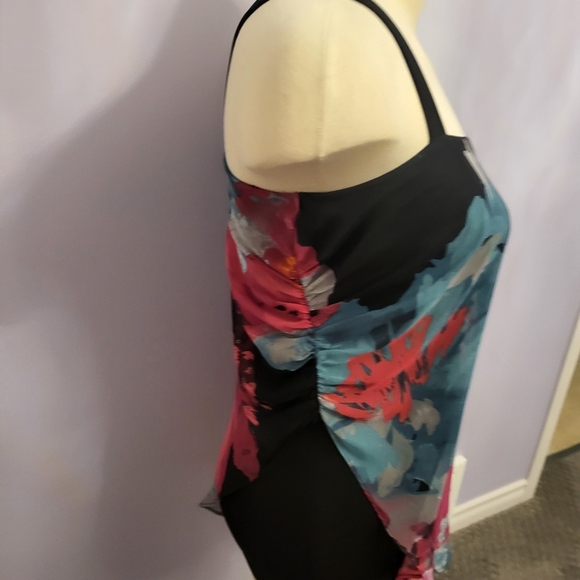 Women's top - Picture 3 of 8